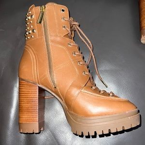Súper cute Michael Kors booties